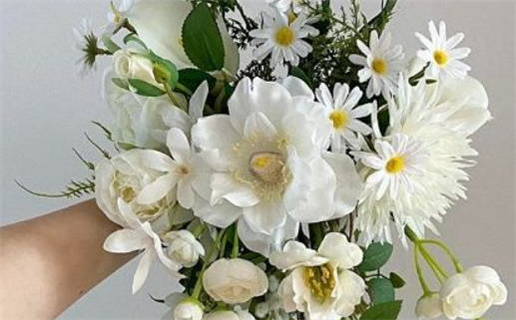 2046年8月2日领证指南：适宜嫁娶与祭祀，谨防不宜活动