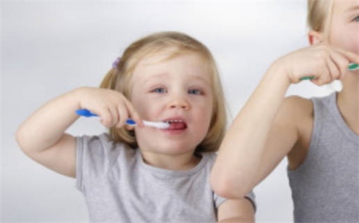 高姓2026年07月28日出生的男孩子取什么名字好？八字五行取名分析