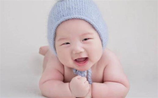 何姓女孩子取名